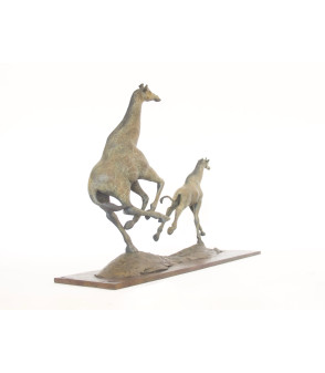 Sculpture bronze Fuite des girafes Bodin en biais