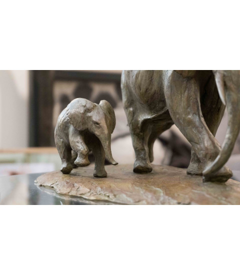 Sculpture bronze elephants big mama Bodin details 2