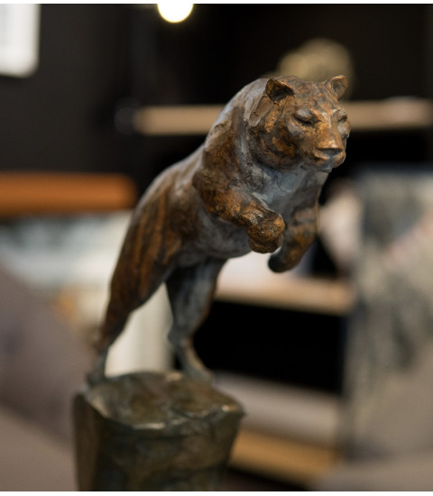 Sculpture bronze Le tigre au bond details Bodin