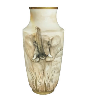 Vase en porcelaine de Limoges peint à la main par Aude de Boisjan pour Animal Art Gallery Paris