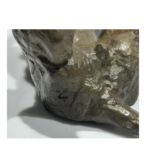 Sculpture Teckel femelle sur le dos en Bronze par Marie-Jöelle Cédat pour Animal Art Gallery Paris