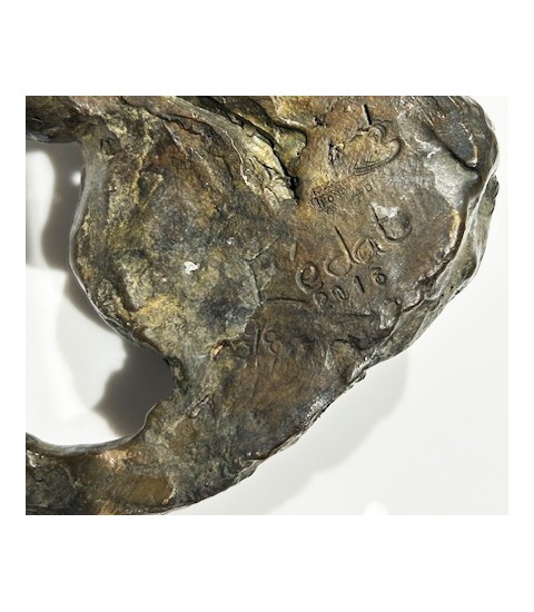 Sculpture Teckel assis oreille retournée en Bronze par Marie-Jöelle Cédat pour Animal Art Gallery Paris