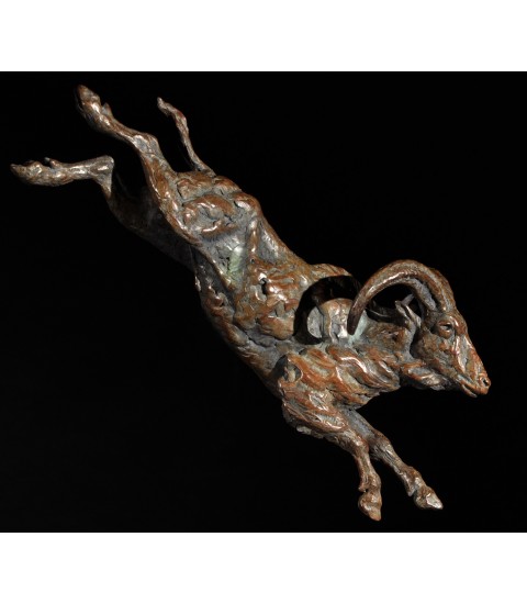 BASE JUMPER (aoudad), sculpture en bronze d'un mouflon à manchette, par Mick Doellinger pour Animal Art Gallery Paris