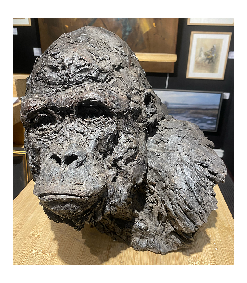 Gorille femelle, sculpture par Francine Mellier pour Animal Art Gallery Paris