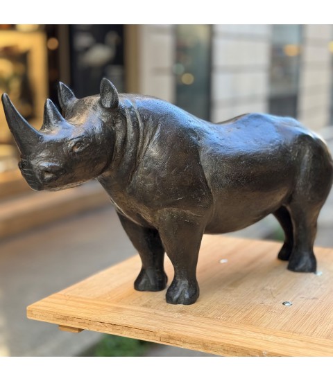 Rhinocéros. Sculpture en bronze par Igor LY pour Animal Art Gallery Paris