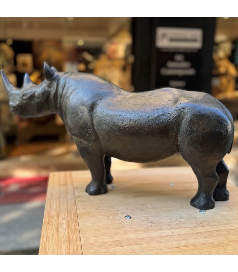 Rhinocéros. Sculpture en bronze par Igor LY pour Animal Art Gallery Paris