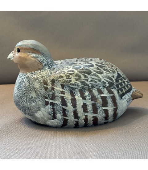 Perdrix grise couchée, par Joachim et Christian Belmas pour Animal Art Gallery Paris