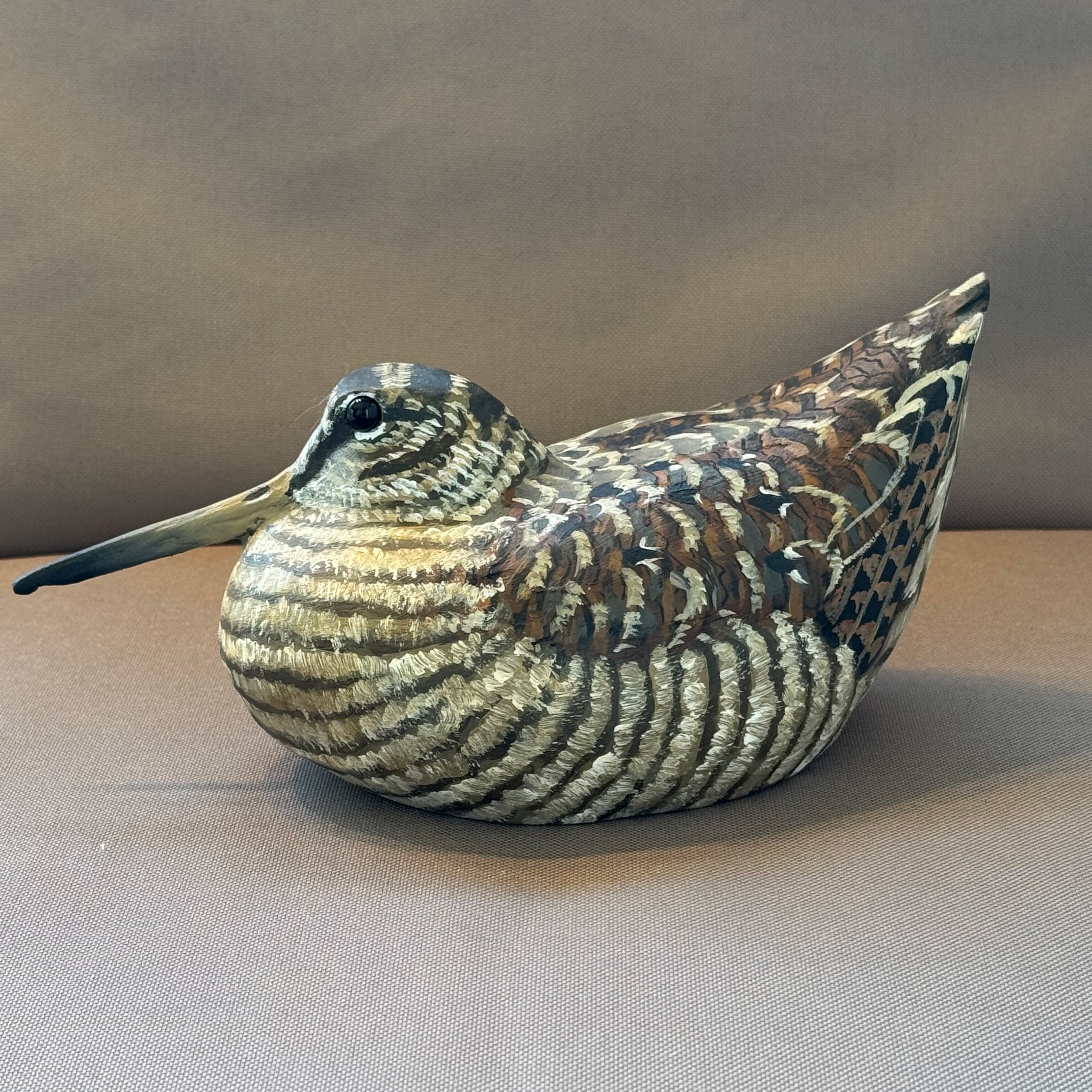 BÉCASSE COUCHÉE PEINTE ENTRE-DEUX CIRÉE (Sculpture en bois)