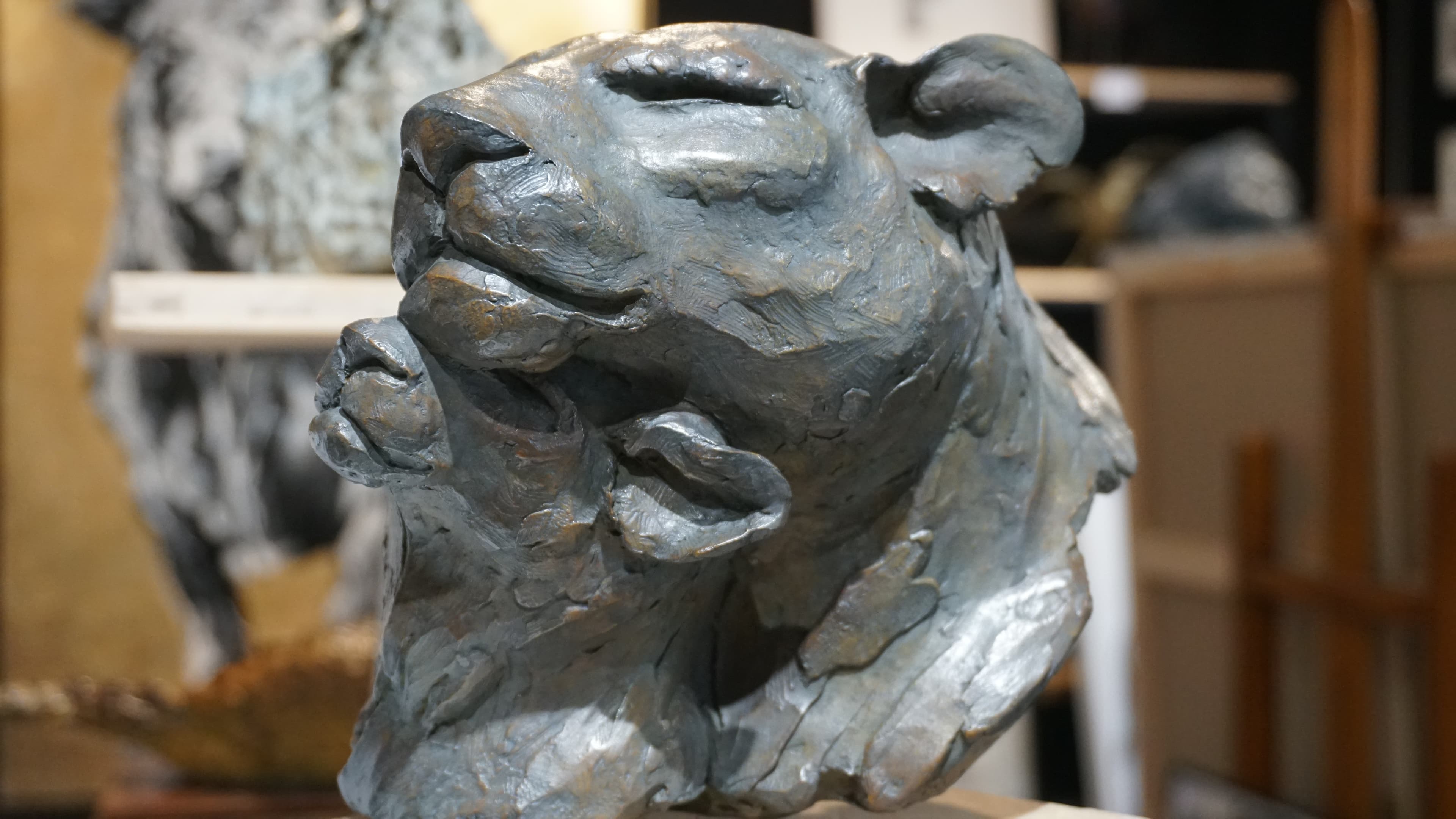 MÈRE SÉVÈRE (PETIT MODELE) - (lionne, lion, lionceau)